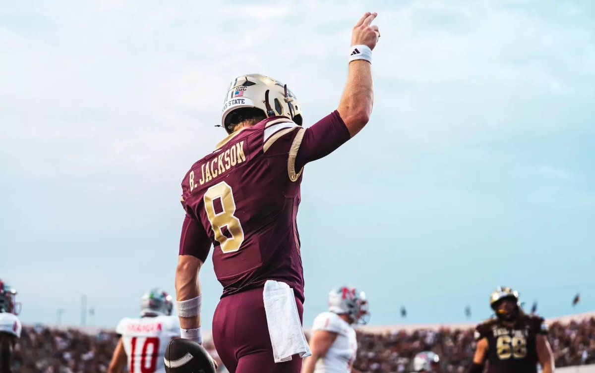 Brant_Freeman's tweet image. How historic is @BradJacksonUS&apos;s 2025 season for @TXSTATEFOOTBALL?

The program record for the average total offense is 286 yds per game (Bradley George - 2009)

Jackson is averaging 306 yds of total off and is on pace to possibly crack 4,000 yds which has never been done at TXST