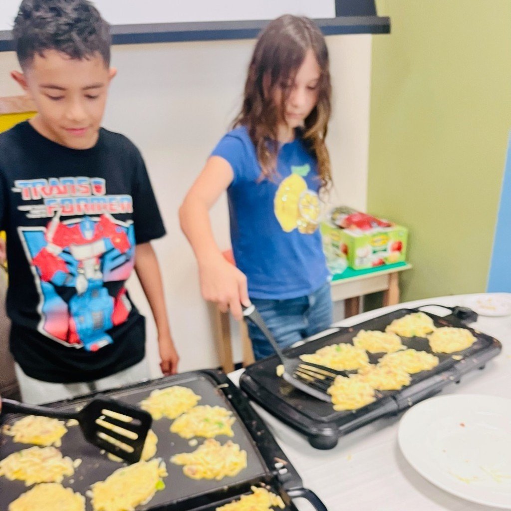 swisd_hcsa's tweet image. Optimizing Textures, Mixtures, and Heat Transfer, a collaboration with Mr. D our awesome Libarian! Great STEM lab and sharing about cultures and history! 

#SWISDHEROS #RootedHiddenCove #RootedSWISD