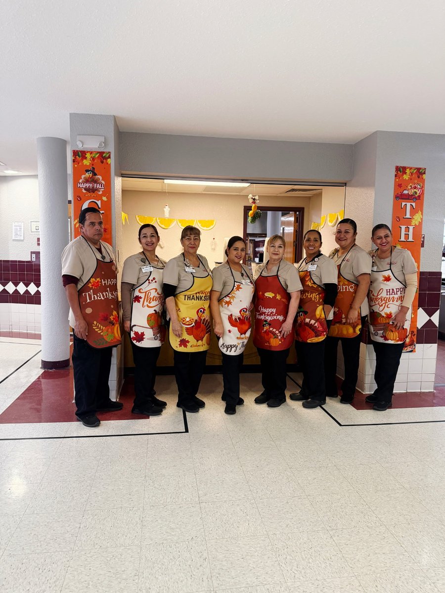 AmeliaGarcia__'s tweet photo. Our amazing cafeteria staff prepared such an amazing Thanksgiving lunch for all on the Reservation today. Grateful for the opportunity to serve our students alongside our admin and student council and see those smiles. Thankful for it all! 🦃🍁 #ONETribe https://t.co/WshMu7EvZs