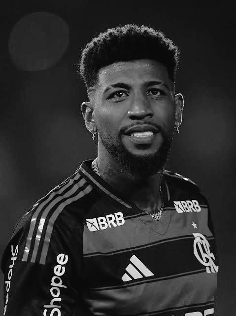 - 🚨 O Flamengo pagou cerca de €9 milhões de euros nesse bagre com grife europeu, Emerson Royal.

não tem nível para jogar no Flamengo, jogador horroroso que não tem DNA do Flamengo.

João Victor também é um horroroso, bagre da base.