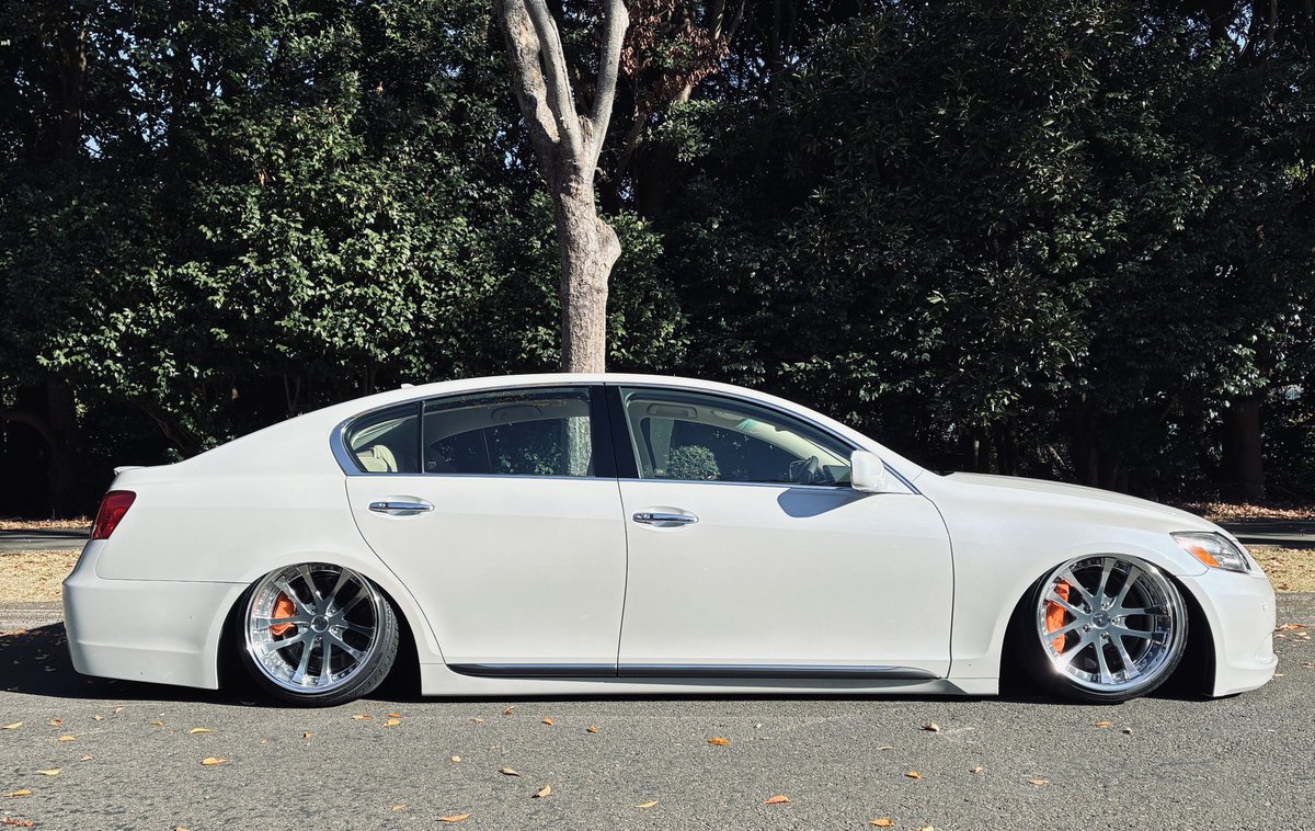 yu_to5115's tweet image. LXZ FORGED
F9.5J R10J
特注ディスク ミラーバレルフィニッシュ
前後FACE1

GSの緩やかなラインに合わせて、前後共にFACE1を選択。
一見するとクロームの様な輝きを放つ特注ディスクも、この仕様に合っていると思います。