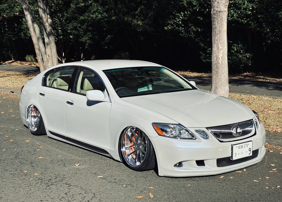 yu_to5115's tweet image. LXZ FORGED
F9.5J R10J
特注ディスク ミラーバレルフィニッシュ
前後FACE1

GSの緩やかなラインに合わせて、前後共にFACE1を選択。
一見するとクロームの様な輝きを放つ特注ディスクも、この仕様に合っていると思います。