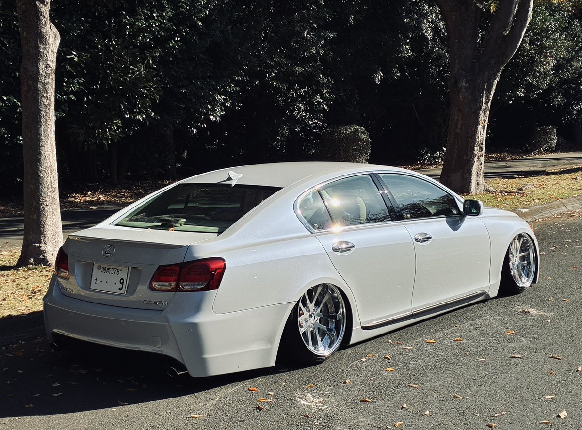 yu_to5115's tweet image. LXZ FORGED
F9.5J R10J
特注ディスク ミラーバレルフィニッシュ
前後FACE1

GSの緩やかなラインに合わせて、前後共にFACE1を選択。
一見するとクロームの様な輝きを放つ特注ディスクも、この仕様に合っていると思います。