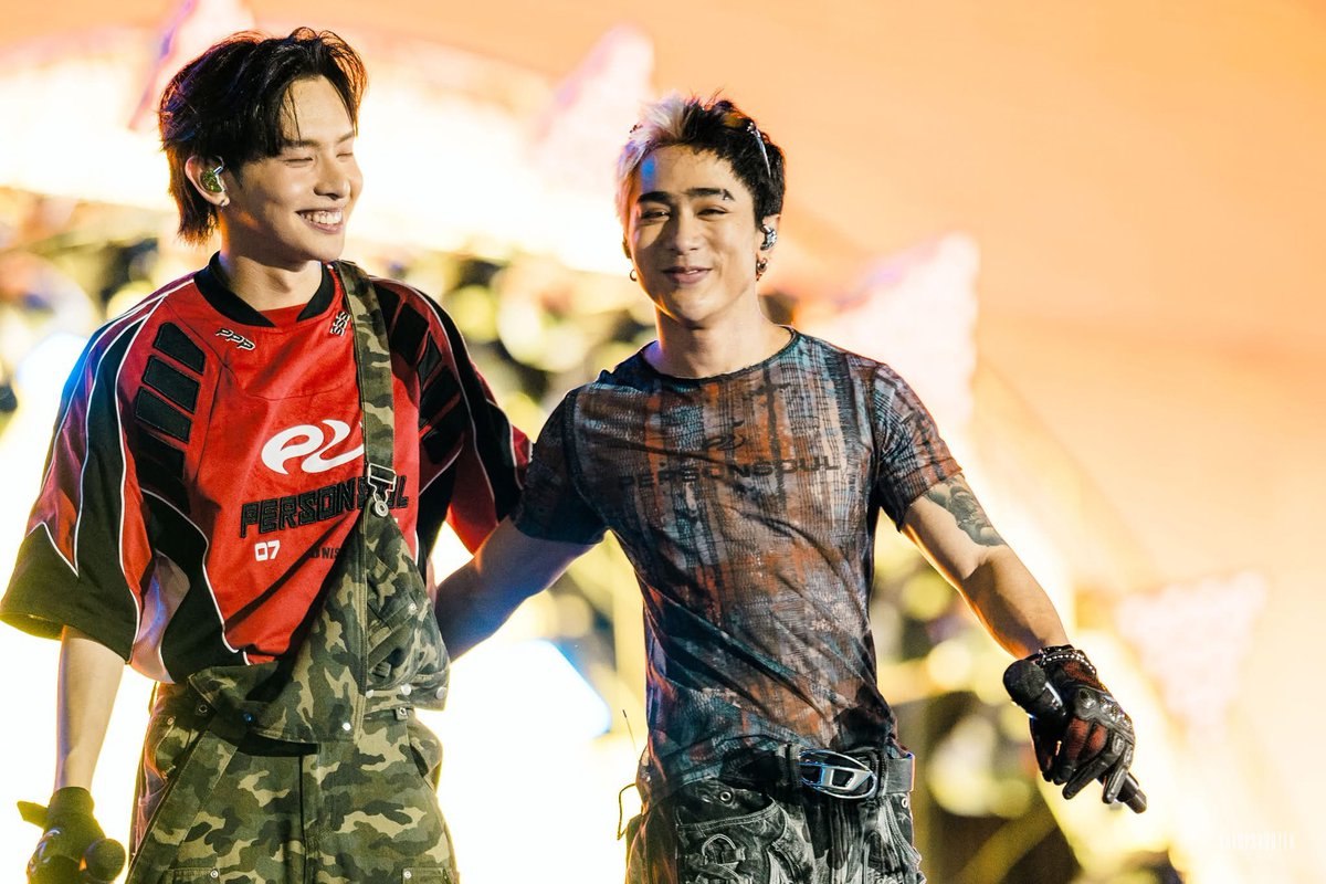 Kagaganda ng mga ngiti 😍

📸 facebook.com/share/19Wbm4qD…

#JOSHTIN