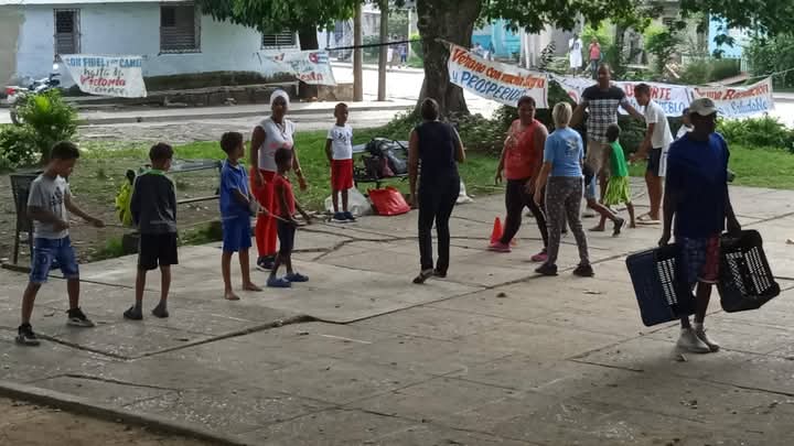 En plenaria dirigida por Fidel expresó la frase de que «El Deporte es un derecho del pueblo».En el año 1985 el Consejo de Estado emitió un decreto oficializando esta fecha como el Día del Deporte y la Cultura Física. <a href="/OdioTexido658/">Adielyeivis Texido Odio</a> <a href="/InderCuba/">INDER</a> <a href="/radio_cubana/">Radio Cubana</a> <a href="/mambisa25/">Elena Labrada Gelis</a>