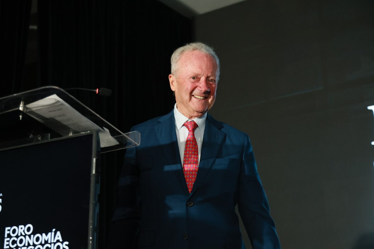 forbescolombia's tweet photo. 🏆 ¡Arturo Calle, fundador de Arturo Calle, recibió el galardón a la Excelencia Empresarial de Forbes 2025! “El éxito empresarial solo tiene sentido cuando se comparte y se pone al servicio de la sociedad”, dijo el empresario durante su discurso. https://t.co/gxSvrhr14e