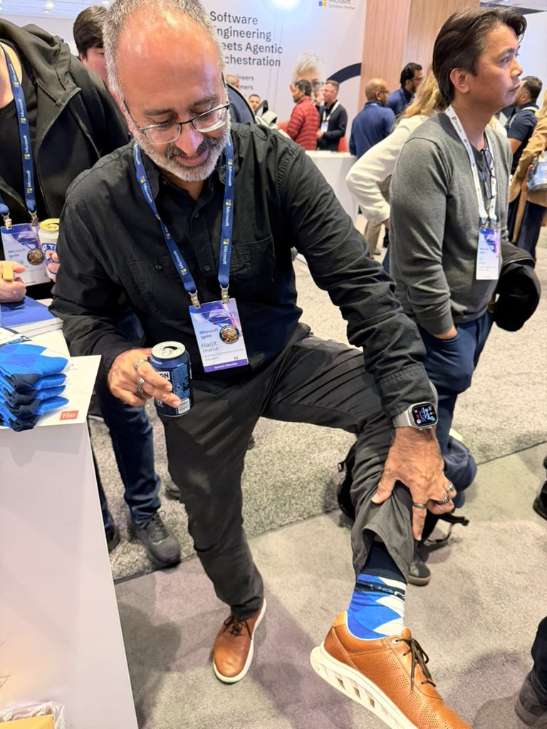 Hoorge's tweet image. @RecastSoftware socks are nice and comfy at #MSIgnite. #RecastGivesBack