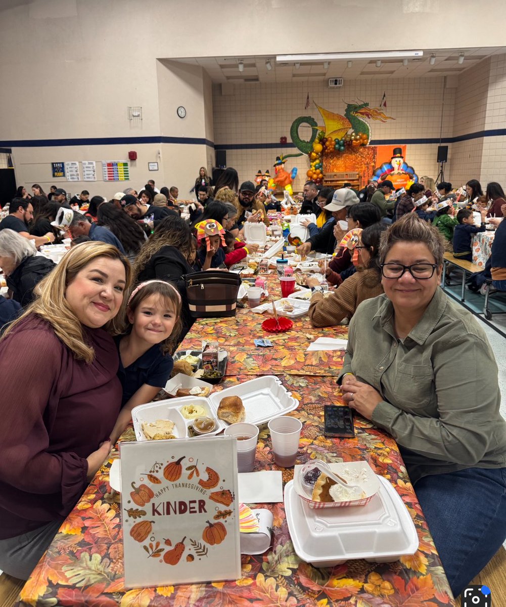 EastwoodKnolls's tweet image. 📚🦃 Thankful hearts, full plates, and wonderful families—perfect school Thanksgiving luncheon! @YsletaISD