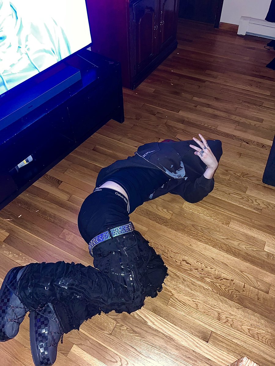 SEMATARYGRAVEMN's tweet image. In the Crib b like