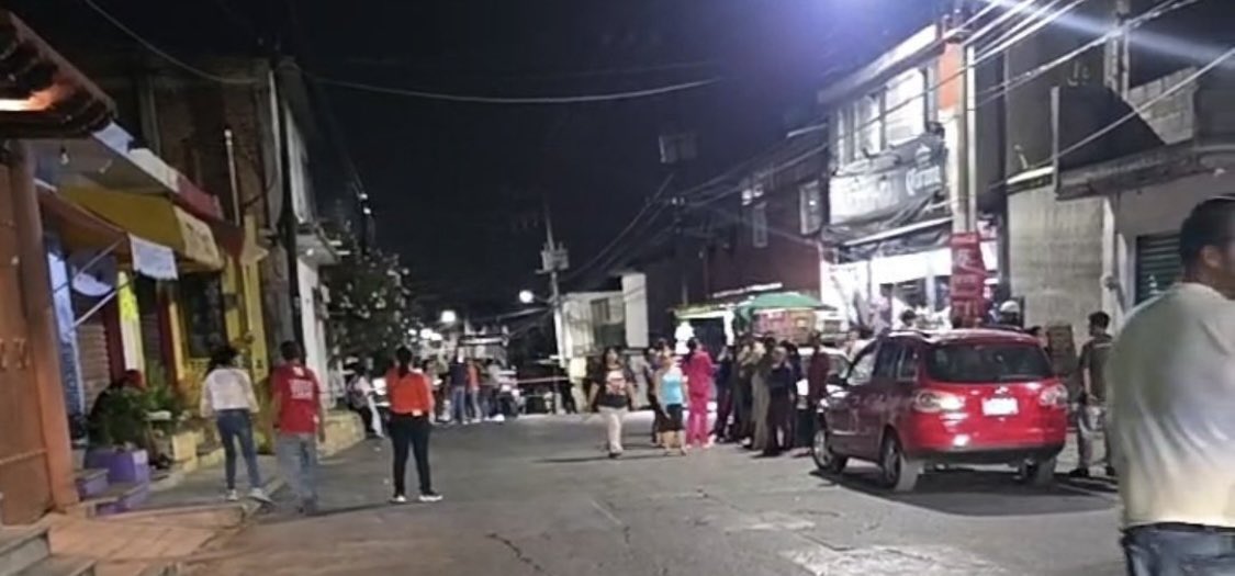 #Cuernavaca ejecutaron a balazos al dueño de una papelería en la colonia Mártires Del Río Blanco, entre Flores Magon y Chapultepec. 
19:00