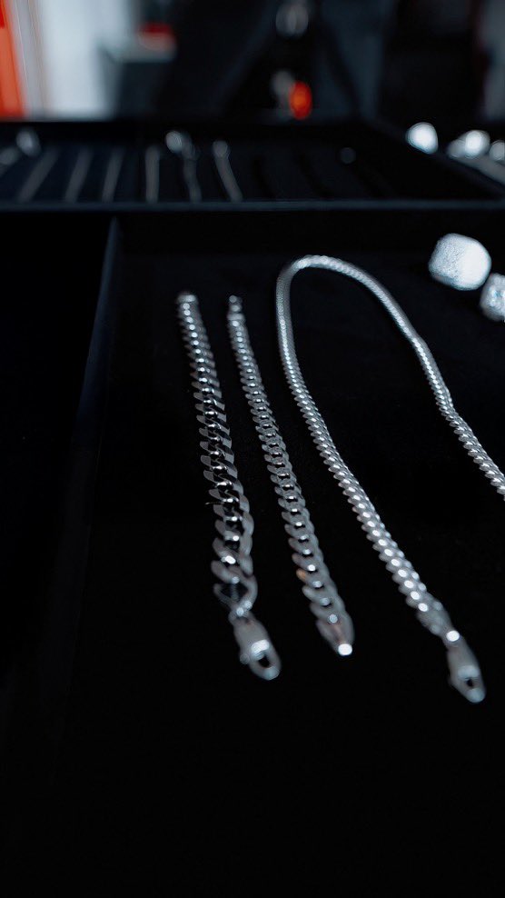_garrettcharles's tweet photo. #KAYPartner 

Teddy Swims’ new jewelry STUNS as he partners with @KayJewelers the pieces commemorating love and milestones https://t.co/GLlYGvraLf