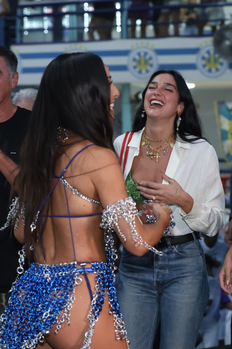 gres_vilaisabel's tweet image. Ela veio! #queens