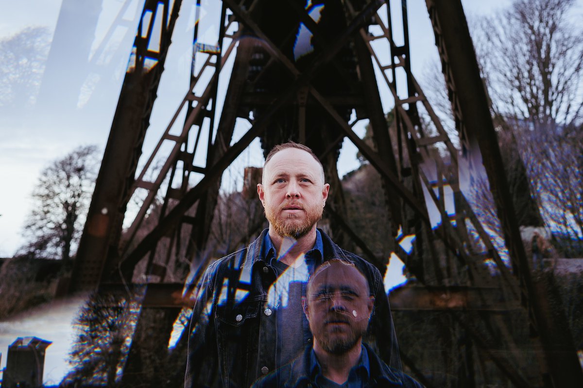 MAGNETMagazine's tweet image. #MAGNETExclusive: Premiere Of #Rainshadower’s “Daybreak The Spell.” “The Rhodes melody is simple &amp;amp; lullaby-like, but the sound itself is so unique—dreamy &amp;amp; gauzy, like the months of gray that descend upon us annually every year in the Pacific Northwest”: magnetmagazine.com/2025/11/20/mag…