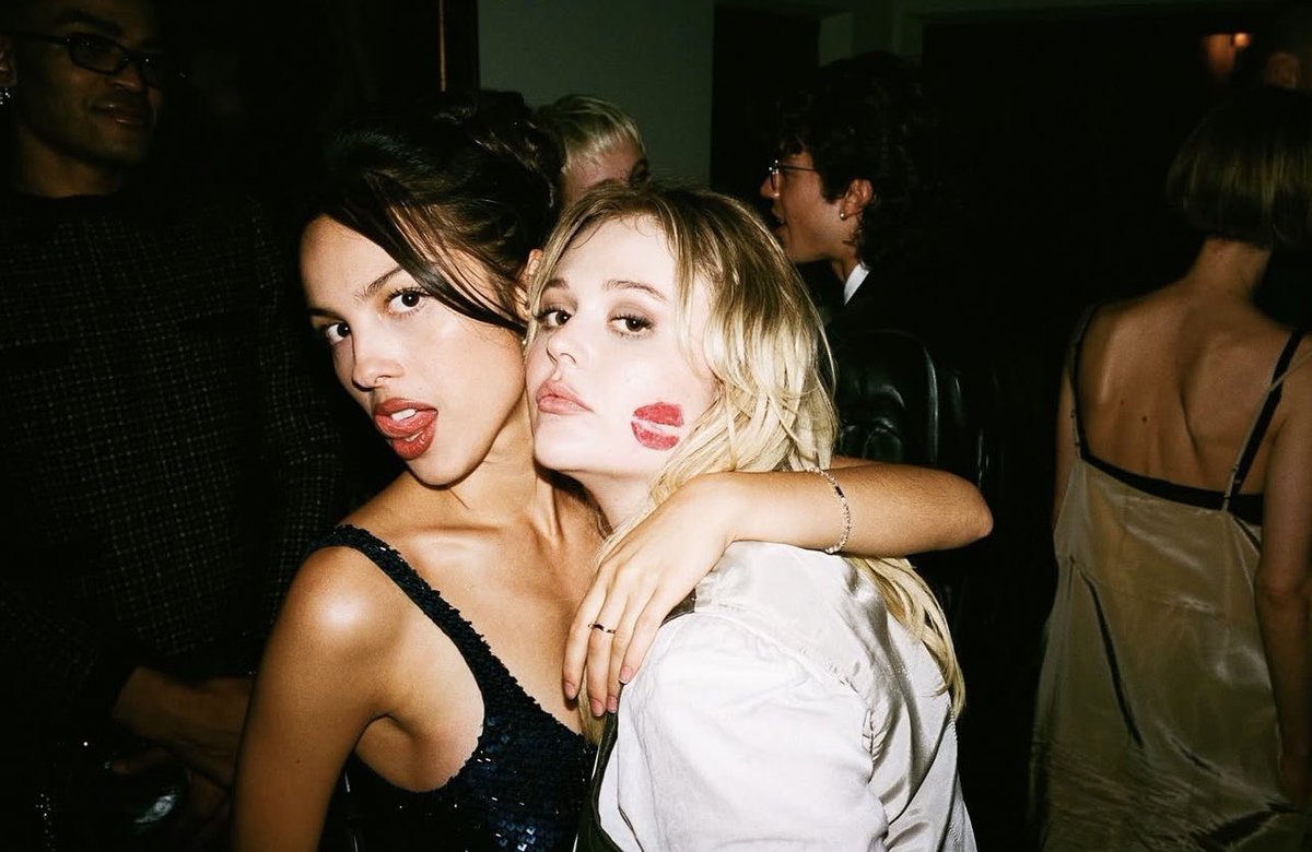 DailyRodrigo's tweet image. Olivia with Emily Alyn Lind via Myles Hendrik’s Instagram!