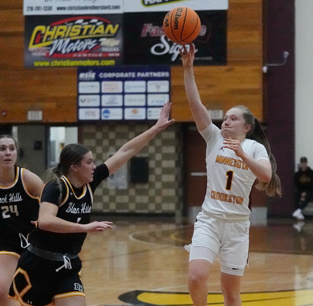 KROXRADIO's tweet image. The UMC Golden Eagle Women&apos;s Basketball team beat Black Hills State on Wednesday night. UMC&apos;s Emma Miller (Sr. Albertville) scored 26 points in the game and became the Golden Eagle Women&apos;s Basketball all-time career scoring leader, breaking Jamie Zelinsky&apos;s 1724 points set in…