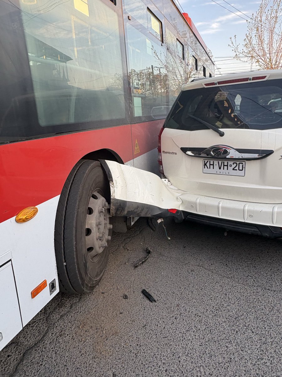 moncada_a's tweet photo. @JuanCaMunozA estás personas no quieren pagar mis daños, ayuda ayuda 😡😡😡 https://t.co/OS7tA8FoXW