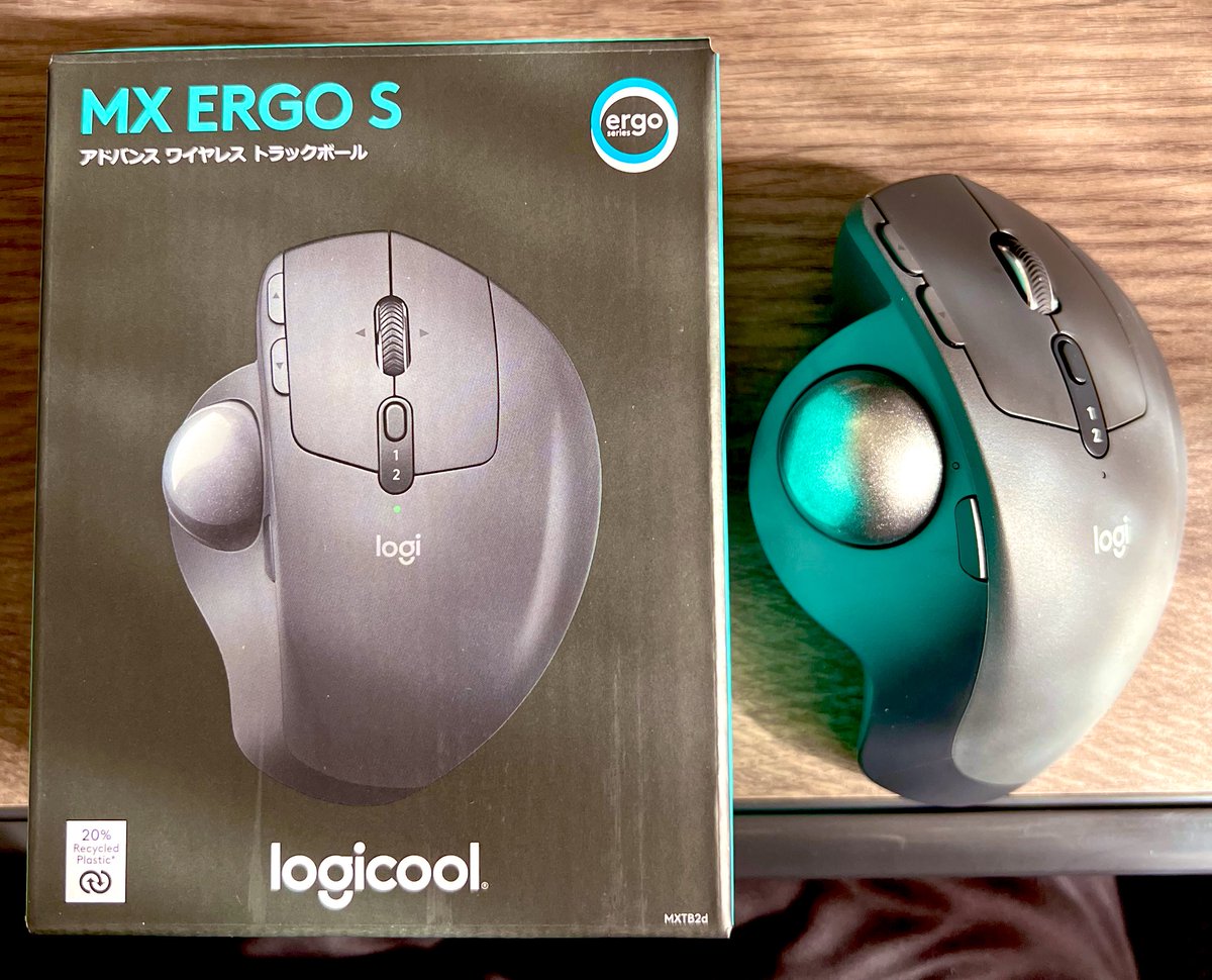 manapapa_stepn's tweet image. ロジクールM575が壊れたので、ergo買ってみた
この20度の傾きが疲れにくいらしい
重厚で高級感ある感じが好き
#logicool  #ergo