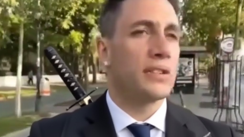 "aki por qué no strimeas en el infierno?"

no bueno, si quieren tambien uso la espada de maldición y veo cuantos años me quedan