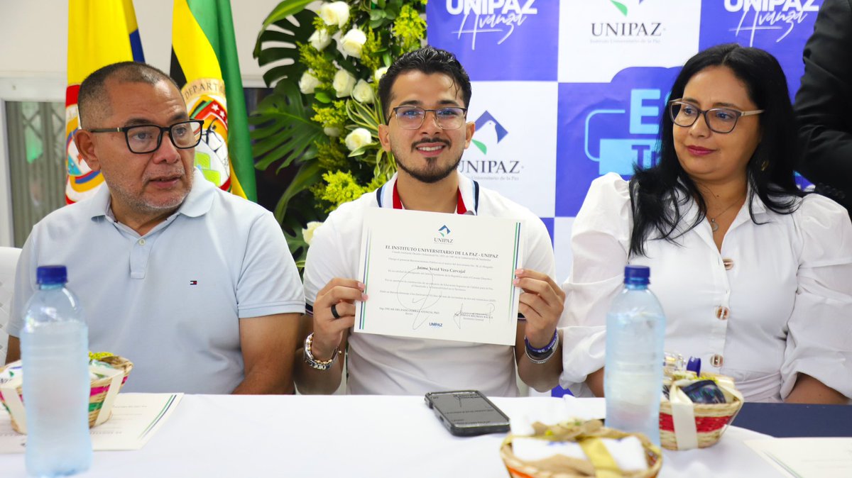 UNIPAZnoticias's tweet photo. #AltaCalidad| En el marco del 38° aniversario de UNIPAZ, los miembros del Consejo Directivo, junto al Rector, Dr. Oscar O. Porras Atencia, acompañaron el Acto Solemne de Agradecimientos https://t.co/HRlXnw6Hna