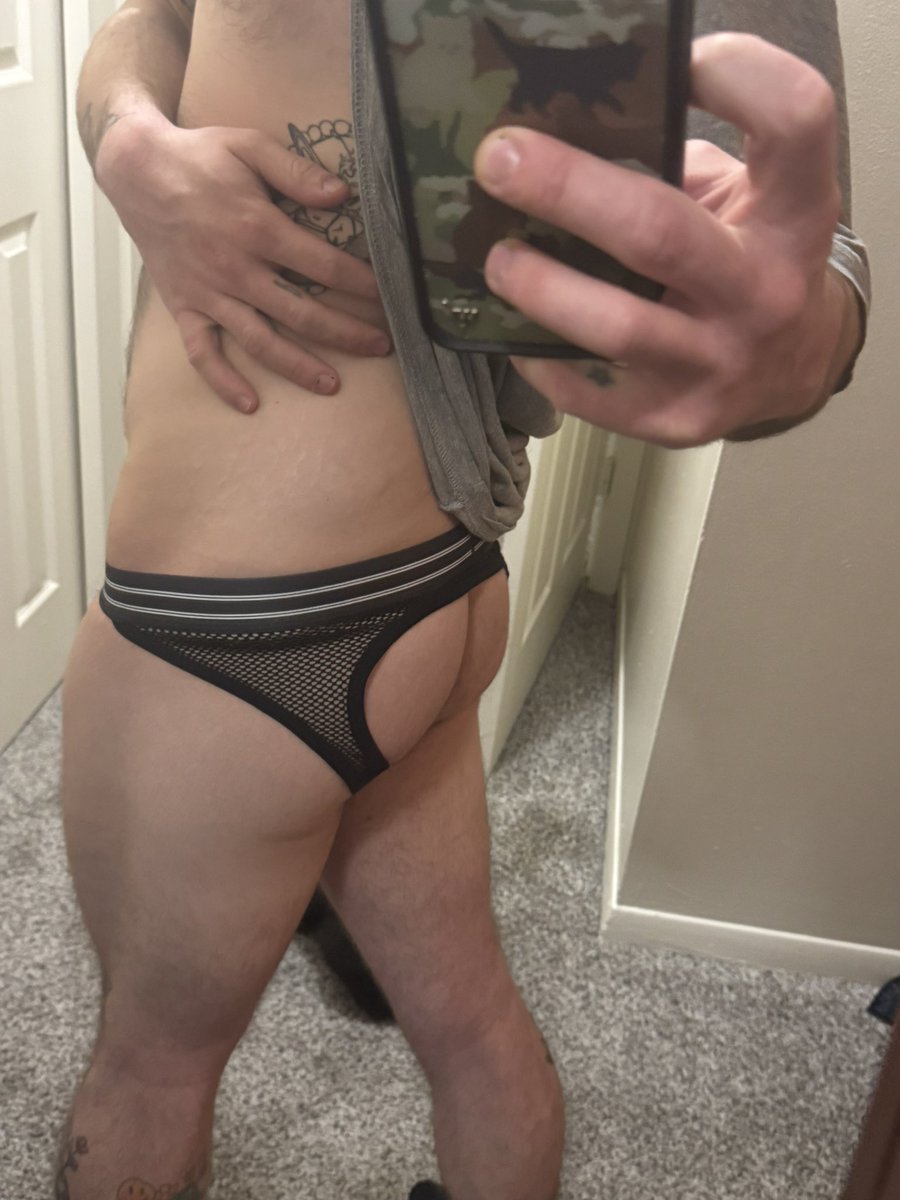 f0reskinwalker's tweet photo. yes? 

#gay https://t.co/BkOrYruvFH