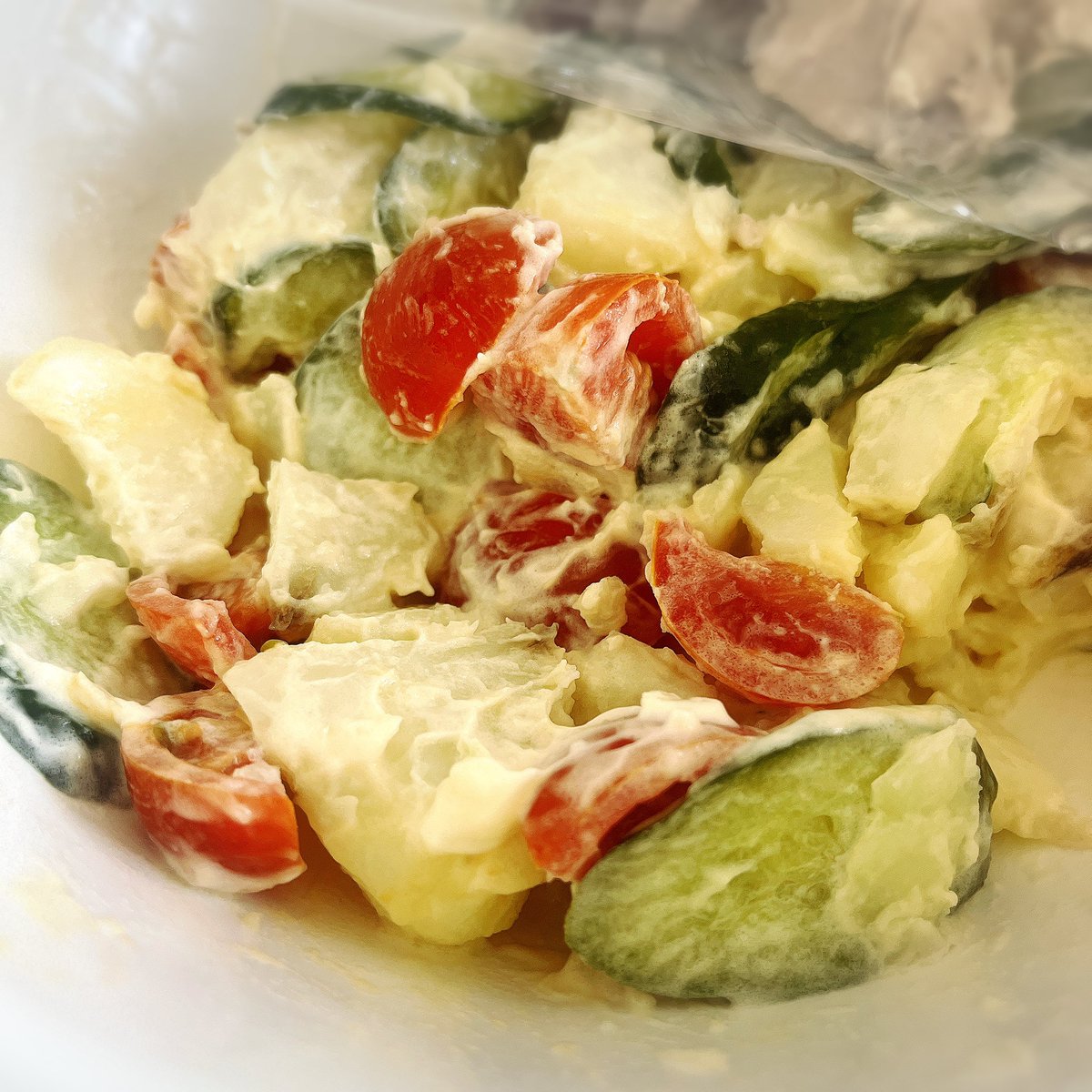 koikano_fnatuki's tweet image. ポテトサラダ作ったよ🥗
思ったよりじゃがいも潰せてなかったみたい笑
美味しく出来たからまぁいっか😋
今回はトマト入れてみた🍅
 #レンタル彼女
 #コイカノ関西
 #双葉なつき