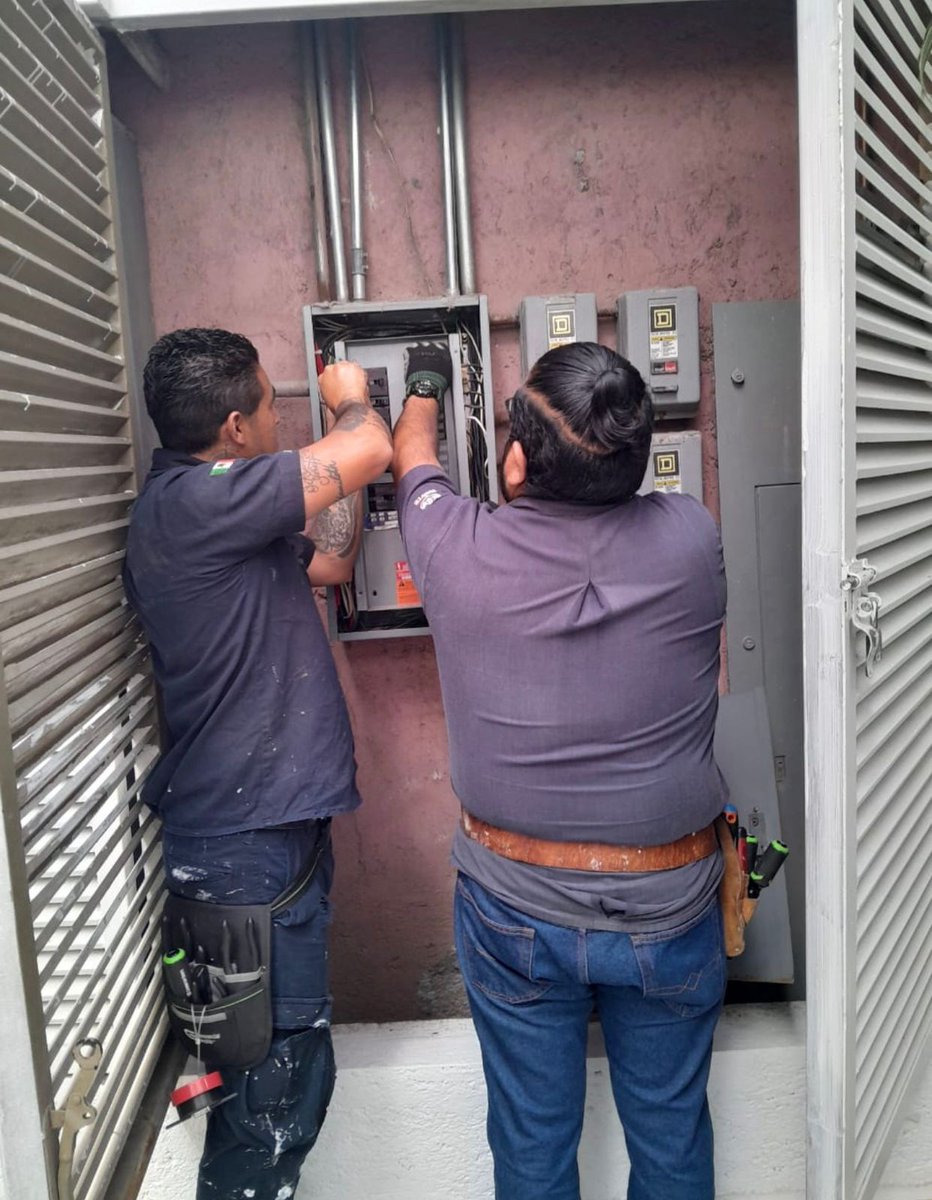 IsssteZonaSur's tweet image. 🔧⚡ ¡La Cuadrilla de Mantenimiento sigue más activa que nunca en la Zona Sur!

Con el respaldo de la Subdelegación de Administración, esta semana el equipo se movió por varias clínicas para dejar todo funcionando al 💯:

🏋️‍♂️ Clínica de Medicina Física y Rehabilitación
• Le…