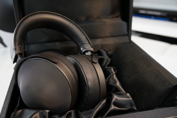 sshopnakamura's tweet image. 【販売終了へ】
ソニーの有線フラッグシップ MDR_Z1R がついに最終段階。

ソニーストアで“1,100円の値下げ”＝完売前の合図。
後継モデルの予定なしという衝撃…。
今あらためてZ1Rの魅力を丁寧にまとめました👇

詳細はブログにて
nakamura.yokohama/2025-11-20-hea…