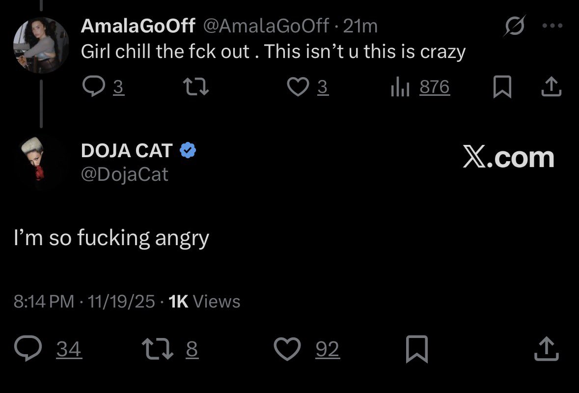 _Sxarlet_'s tweet image. Like yall are hurting her as a PERSON, not as an artist