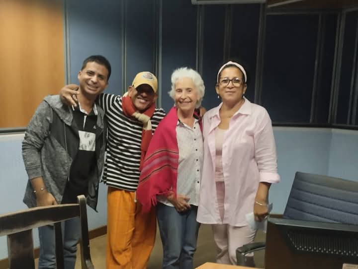 RP_OndaAlegria's tweet image. 🎙️ La primera actriz Nila Sánchez Luis fue agasajada hoy en el espacio Discoteca Popular de Radio Progreso, tras recibir la Distinción por la Cultura Nacional por su magistral trayectoria artística. 
.
.
.
#RadioProgreso #RadioCubana