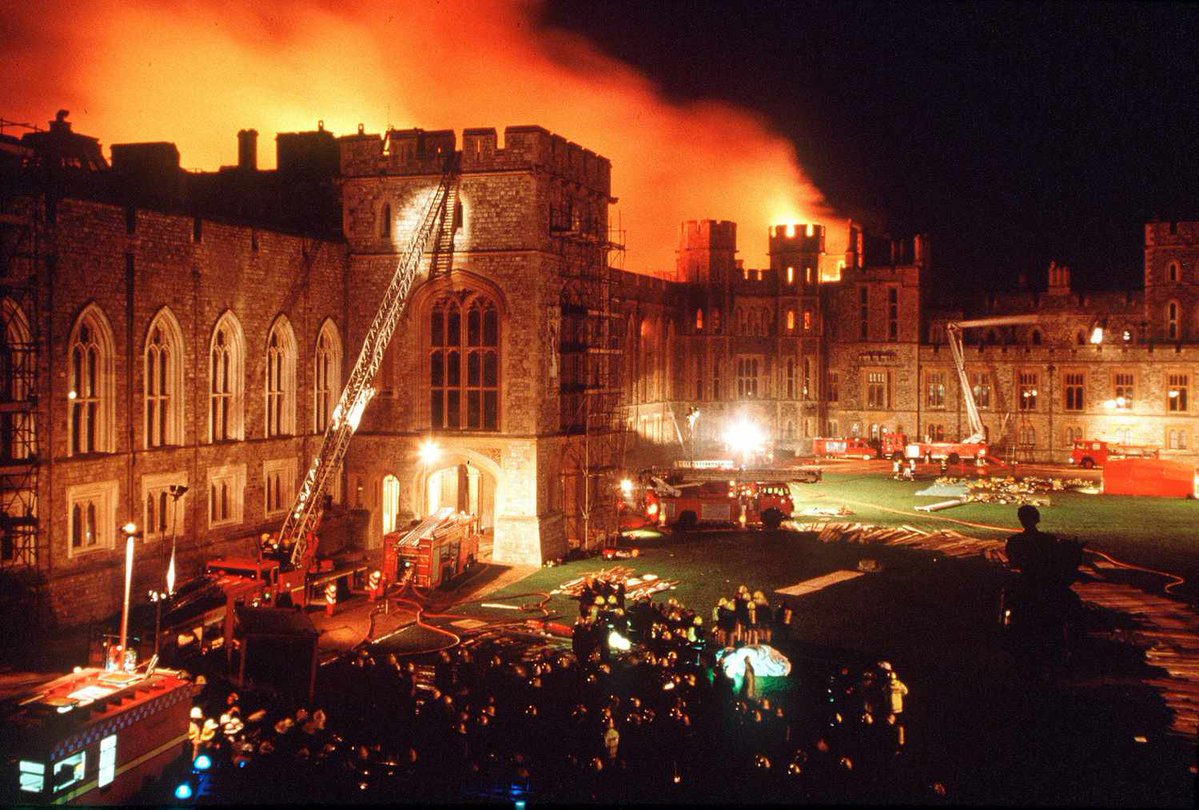 victoriaarbiter's tweet image. Nov 20 is a pretty loaded date in modern royal history. The Queen &amp;amp; Prince Philip married @wabbey in 1947. The Windsor Castle fire broke out in &apos;92. Diana&apos;s interview for Panorama aired in &apos;95 &amp;amp; in 2019 Andrew opted to step back from public life after his interview for Newsnight.