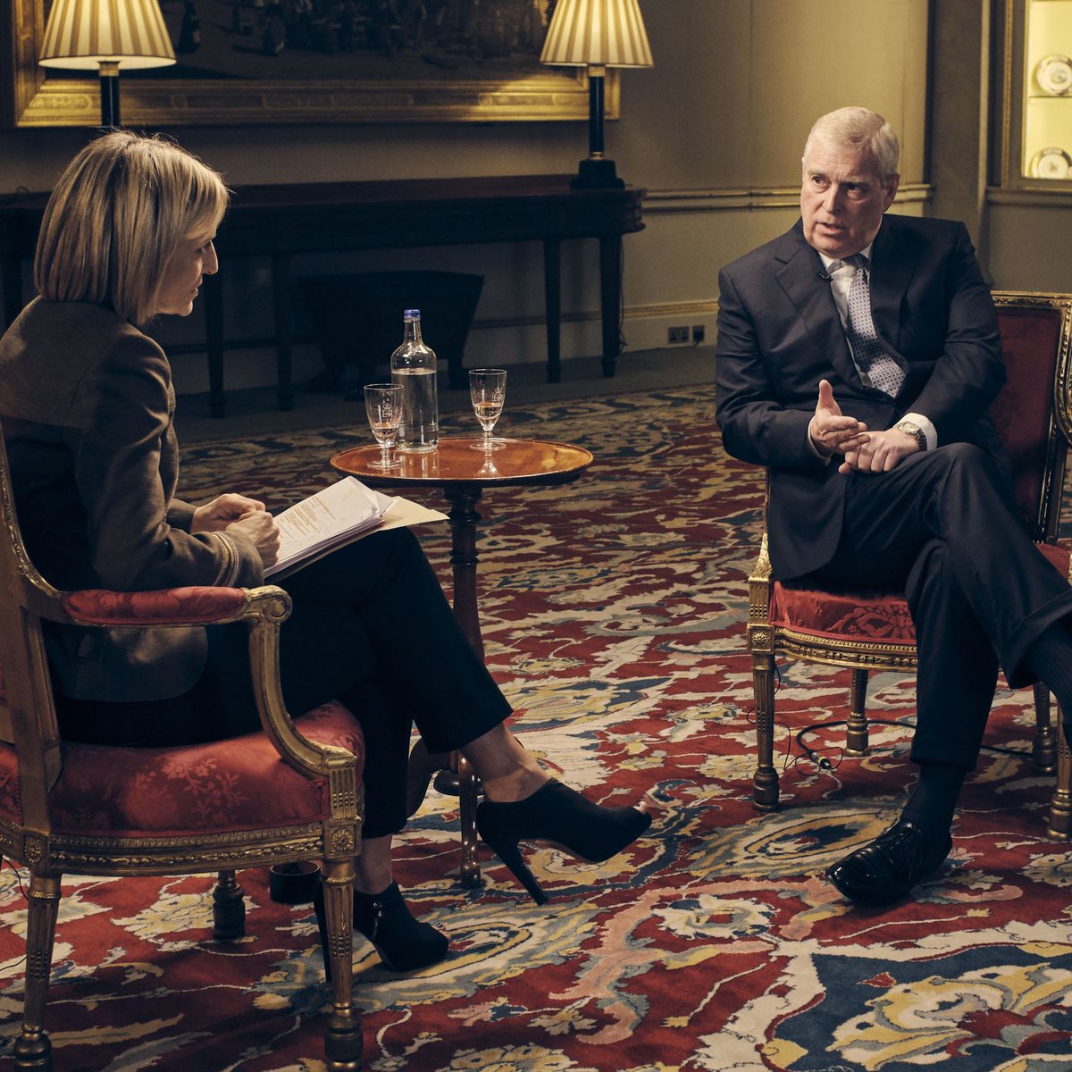 victoriaarbiter's tweet image. Nov 20 is a pretty loaded date in modern royal history. The Queen &amp;amp; Prince Philip married @wabbey in 1947. The Windsor Castle fire broke out in &apos;92. Diana&apos;s interview for Panorama aired in &apos;95 &amp;amp; in 2019 Andrew opted to step back from public life after his interview for Newsnight.