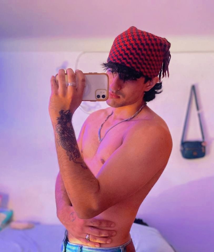 TheOliver tweet media