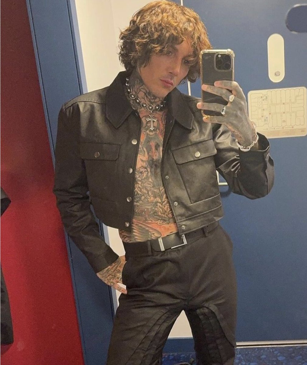 SOTSPodcast's tweet image. Oli Sykes (Bring Me The Horizon) was released on this day 39 years ago.