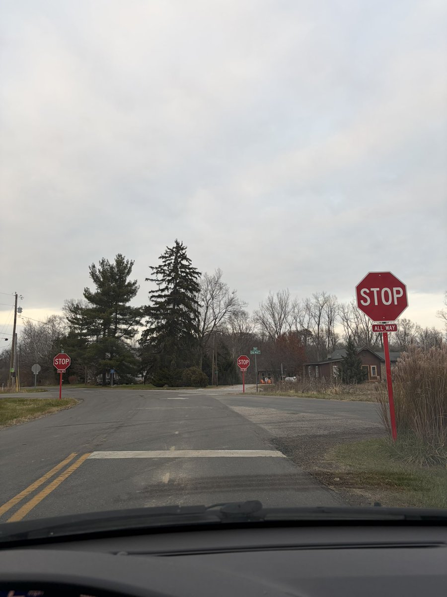 desolangels's tweet image. Cursed intersection that I’m not ever quite sure how to navigate