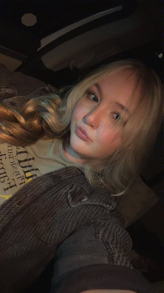 girl discovers bangs