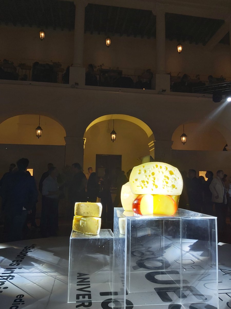 Sabores infinitos, texturas únicas. La #nochedenuestrosquesos 10 edición destinada a la promoción de la producción y la industria quesera, esta vez con un evento degustacion en el Cabildo de Córdoba #pymeslacteas <a href="/Apymel/">APYMEL</a> <a href="/MinAgriCba/">Ministerio de Bioagroindustria de Córdoba</a> #agroindusria #cordoba #origenargentino