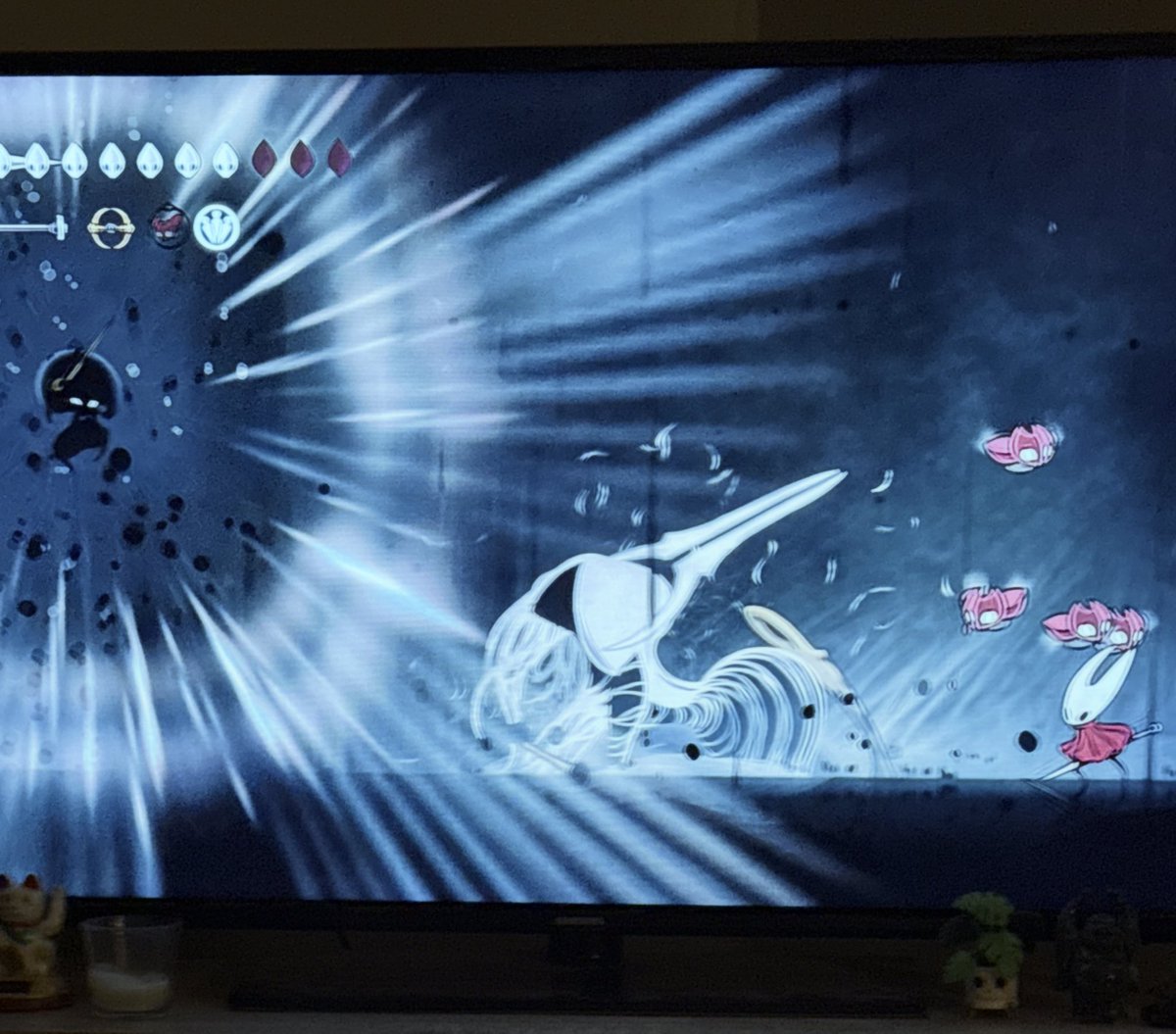 SteveTuell's tweet image. Anyone else playing Silksong? I’ve been stuck on this boss fight for five days straight. I seeing it in my dreams. It hurts us…