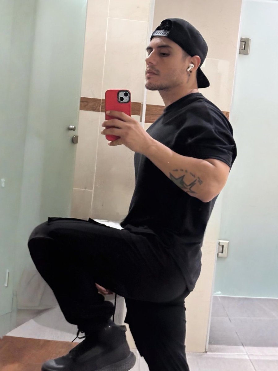 elmikemorgan's tweet image. El obersais empieza a gustarme 🖤🫦