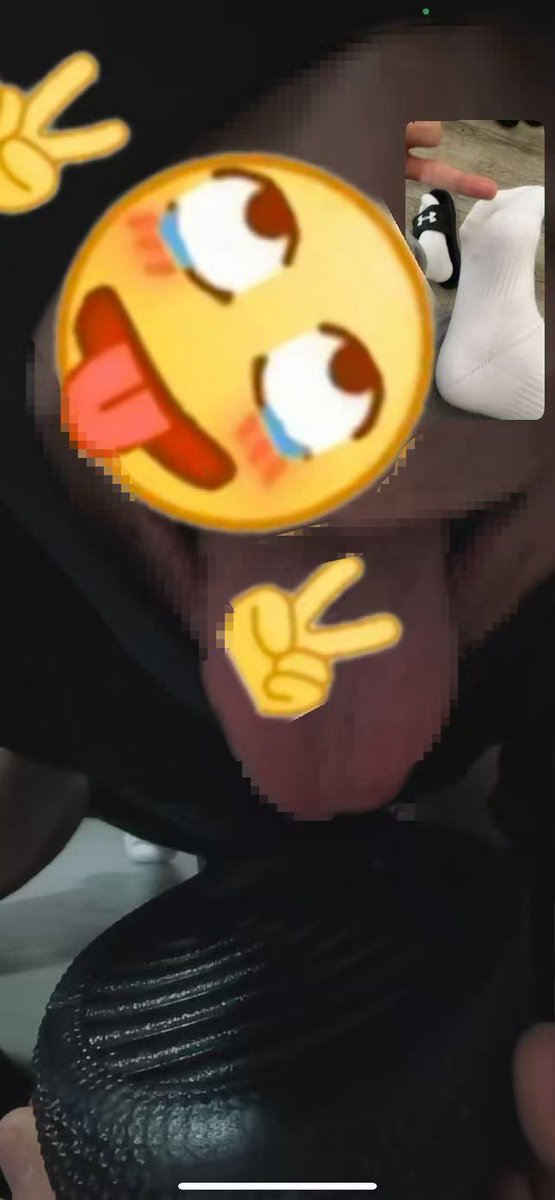 买爹的旧鞋 回去一边刷 一边对着爹的白袜脚给爹上贡清洁费✌️🤪✌️