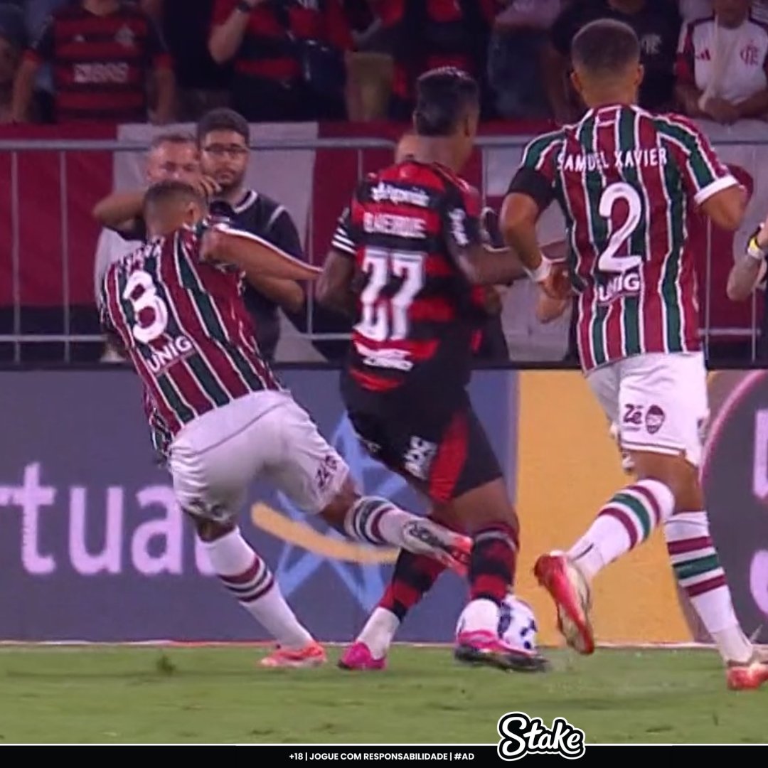 BagrescoreBr's tweet image. FLAMENGO ACABA DE SER ASSALTADO EM CAMPO