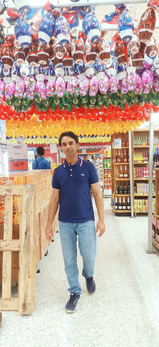 rajivpandeyraj's tweet image. शिक्षा सिर्फ किताबों का ज्ञान नहीं,
यह अपने स्वभाव को सँवारने की साधना है
अक्षर हमें दुनिया समझाते हैं
और अंतर-आत्मा हमें स्वयं को

जब सीखने में विनम्रता जुड़ जाती है,
तो ज्ञान बुद्धि बन जाता है।
और जब बुद्धि में करुणा उतर आती है
तो व्यक्ति मानव बन जाता है।
सुप्रभात