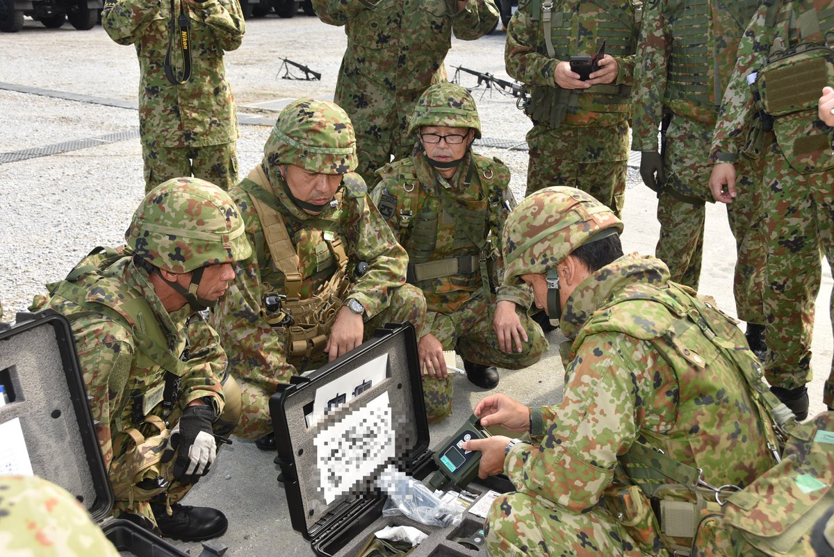 jsdf_gcc_cnbc's tweet image. 中特防は第７地対艦ミサイル連隊（勝連分屯地）の隊員に対し、器材取扱や偵察・除染要領の展示などＣＢＲＮ教育を実施しました。引き続き連携強化に努めていく所存であります。＃陸上総隊 ＃勝連分屯地