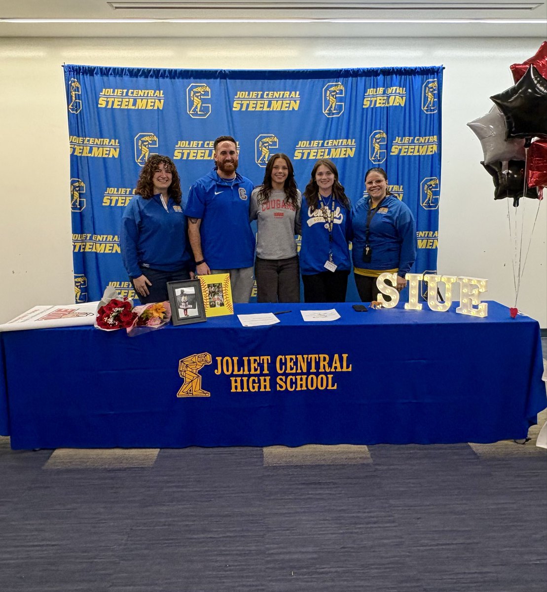 Senior Haydn Voss signed her letter of intent to continue her softball career at Division 1 Southern Illinois University Edwardsville!! 
Watching a player like Haydn growing on and off the field has been a true privilege and we can’t wait to see her play at the next level!