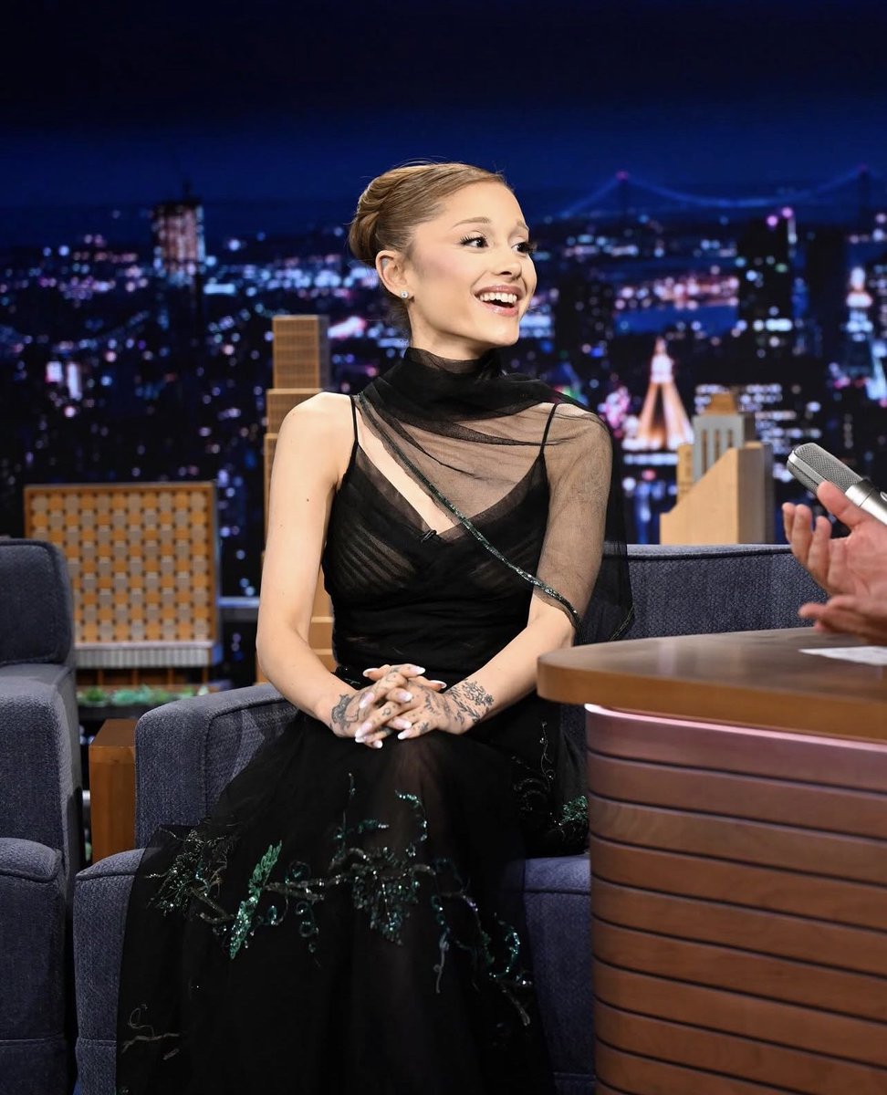 fjadeb's tweet image. i was staring at this picture last night &amp;amp; why did i start crying😭 (i was high) i feel like this is grownest shes ever looked to me so far like oh my fkn god my sis is rlly thirty fucking two years old WGAT