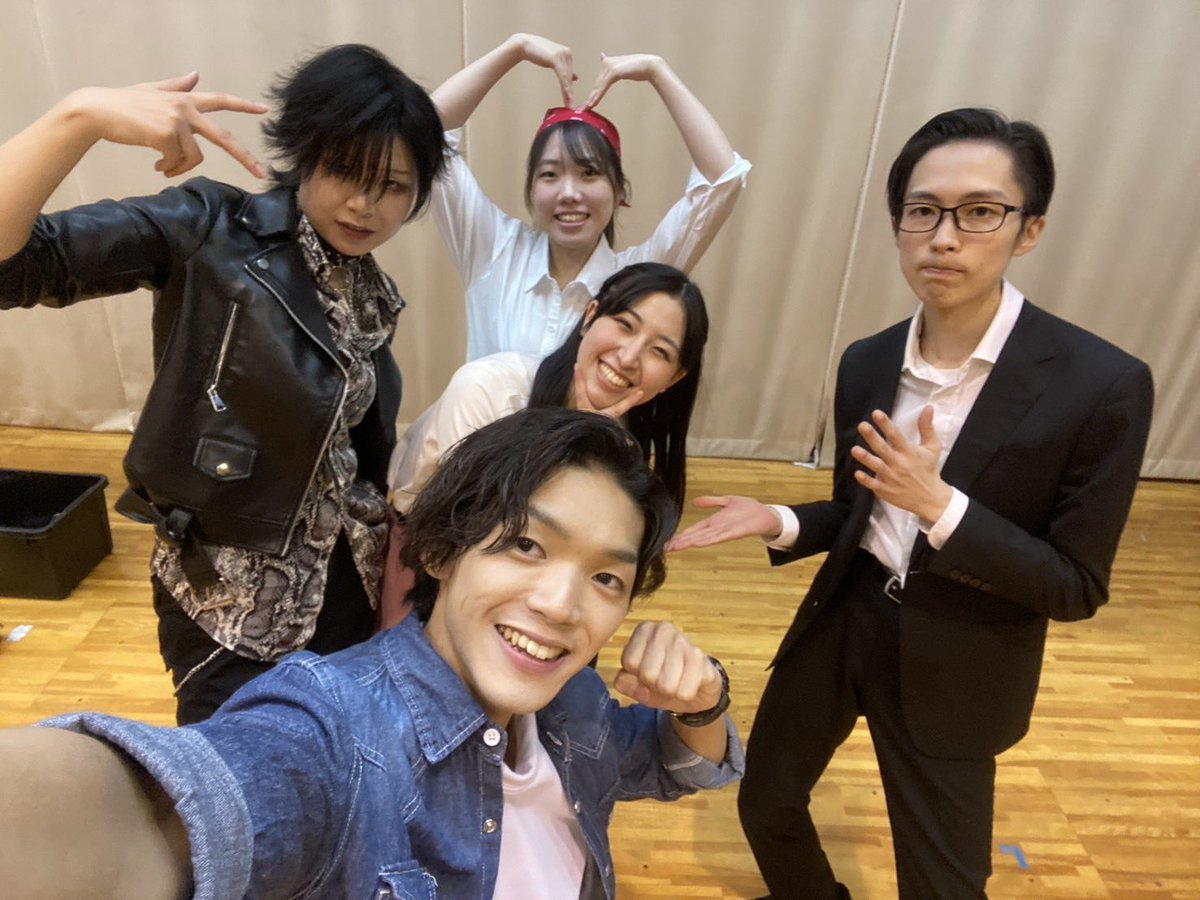 昨日は‼️
岡山県立勝間田高等学校にて
『いつか青空の下で』を上演しました‼️

終始大盛り上がりで役者陣も楽しませて頂きました😆✨
終演後には一緒に写真を撮ったり、将来の夢や目標を語ってくれたり…
皆さんの夢、応援しています📣✊🏻

今回のメンバーは
播磨・柴田・山本・田原・浅川でした✨