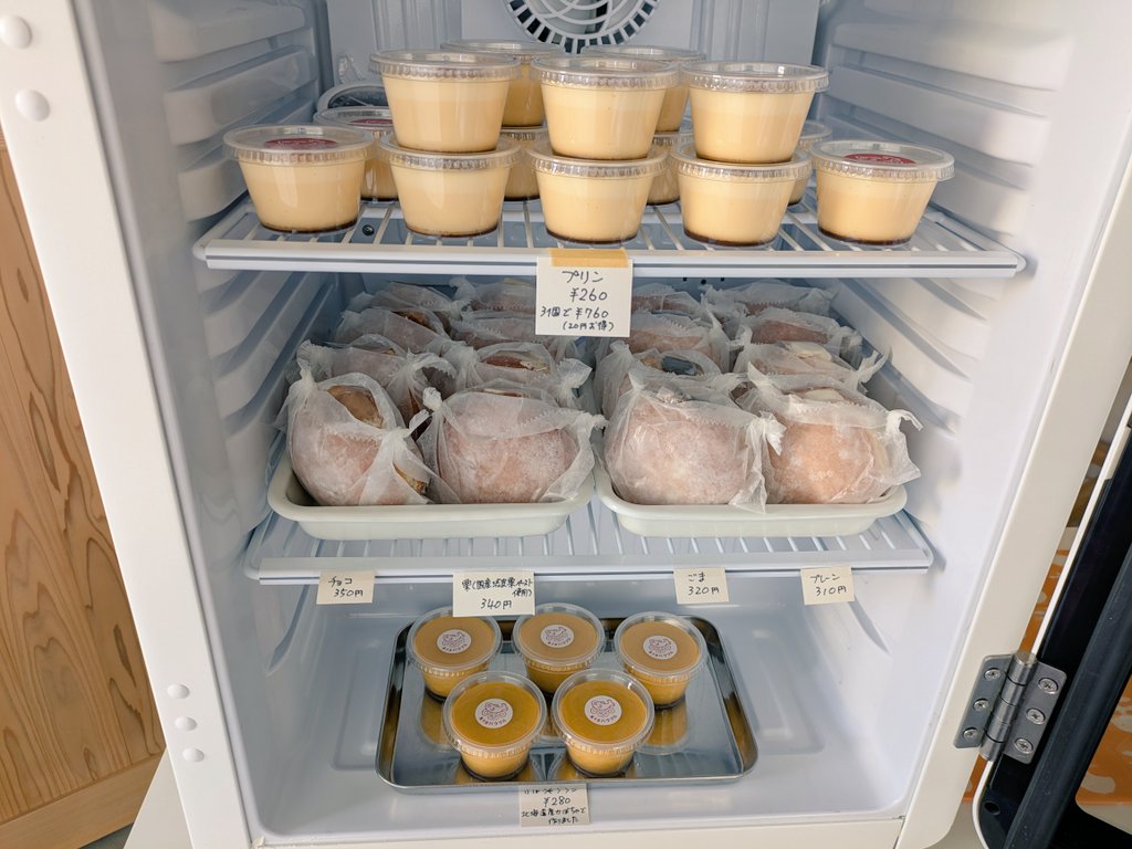 springworks2023's tweet image. OPENしました。
本日のメニューはドーナツです。
材料が値上げのため値段が変わりました🙇
マフィンは３種類。
プリン、かぼちゃプリンもあります。
お取り置きは 0223524796 までお電話ください。
#菓子屋ハウフル 
#ドーナツ
#塩釜 
#塩竈