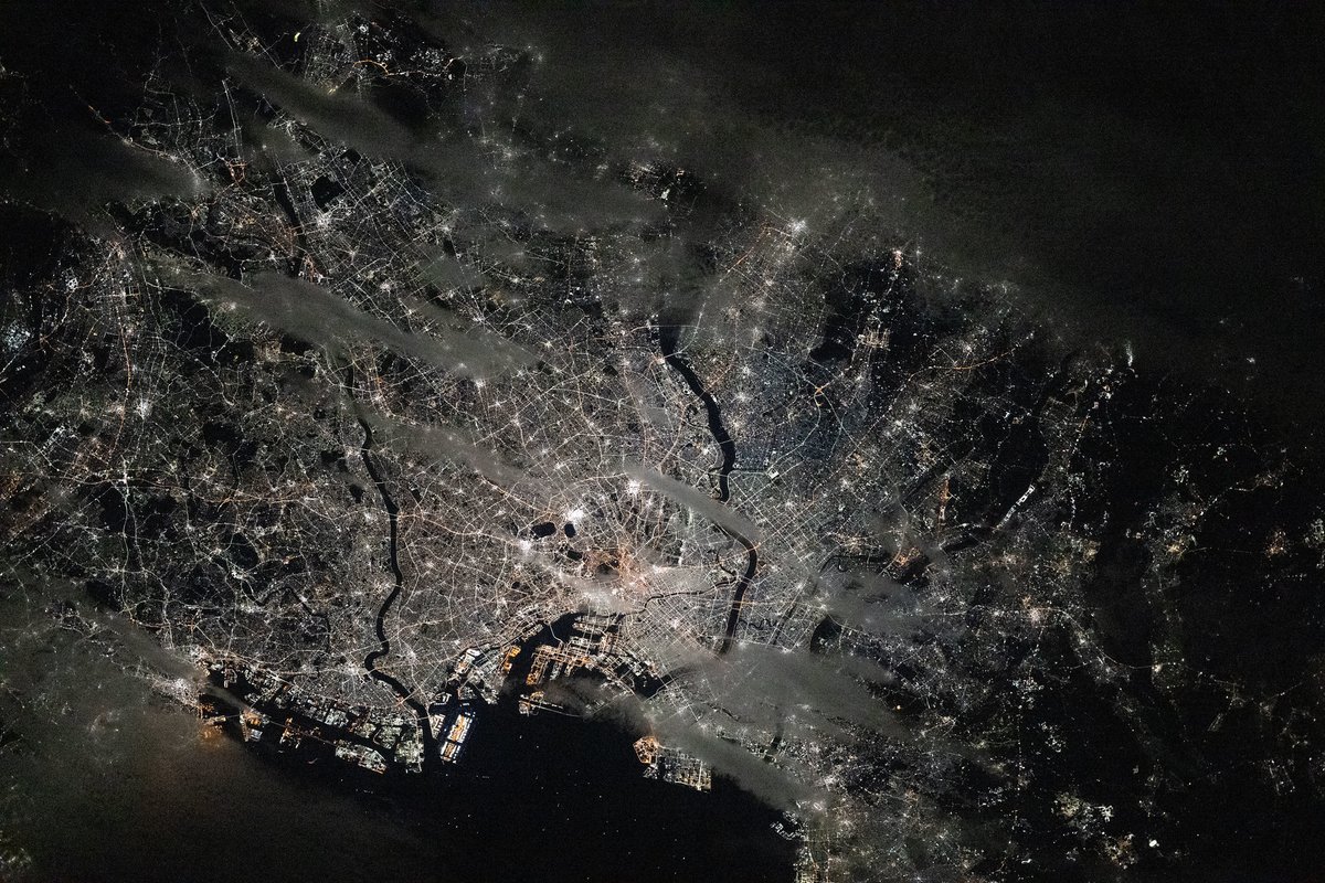 Space_Station's tweet image. Cities like Delhi, Singapore, Tokyo, and São Paulo are among the most luminous urban centers seen from the International Space Station at night.