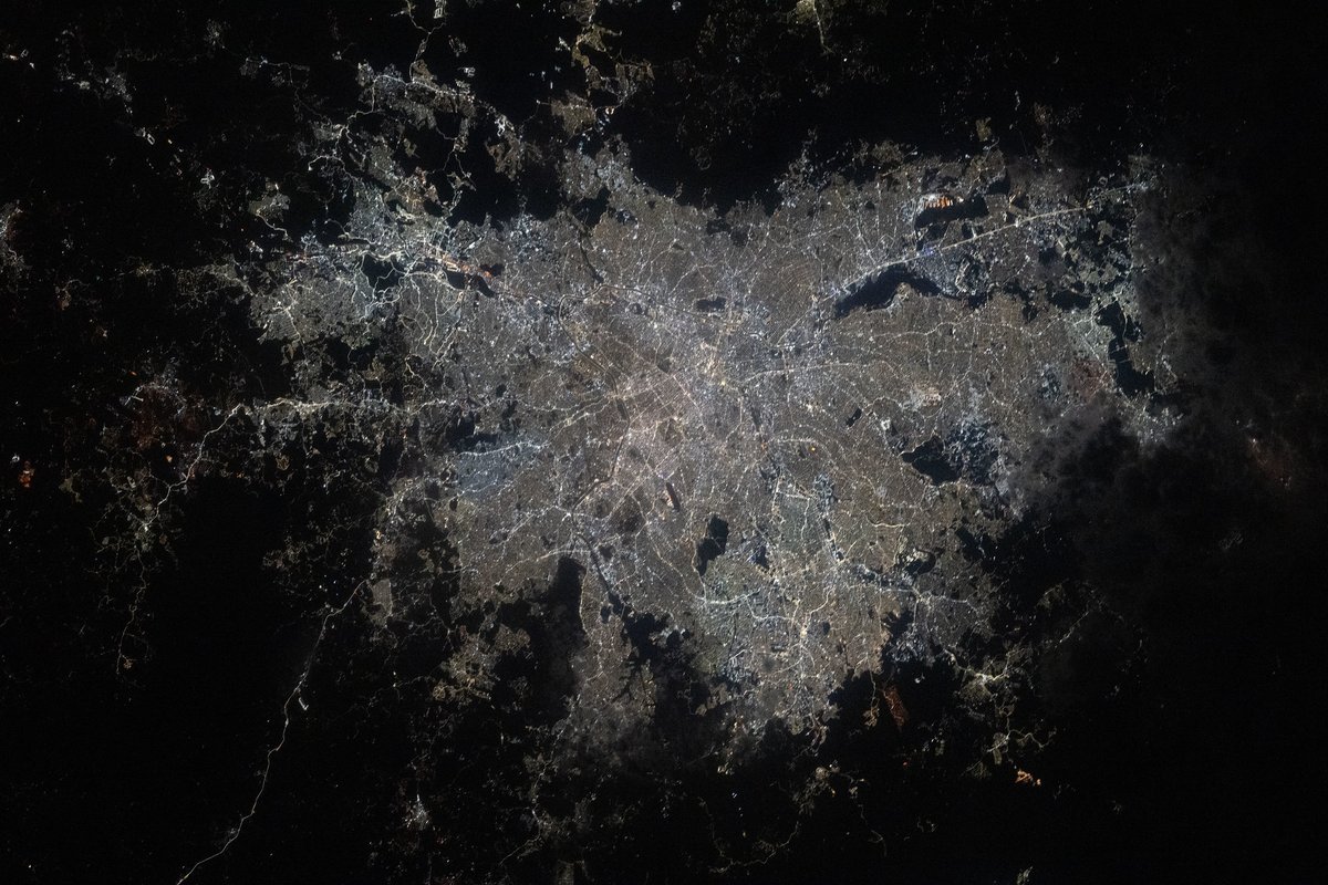 Space_Station's tweet image. Cities like Delhi, Singapore, Tokyo, and São Paulo are among the most luminous urban centers seen from the International Space Station at night.