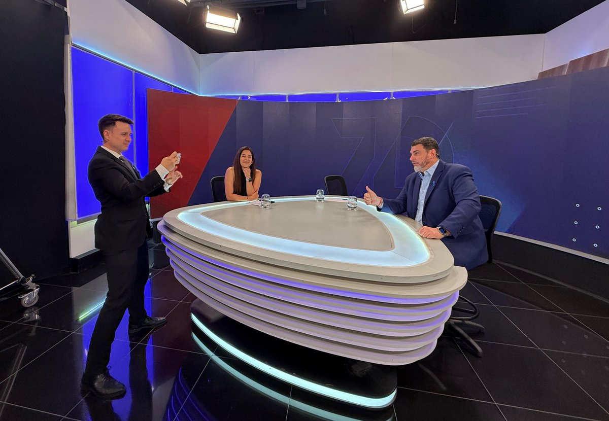 “Sabemos trabajar en equipo, tenemos candidatos de sobra para poder gobernar.”

En vivo por #SeptimoDía.