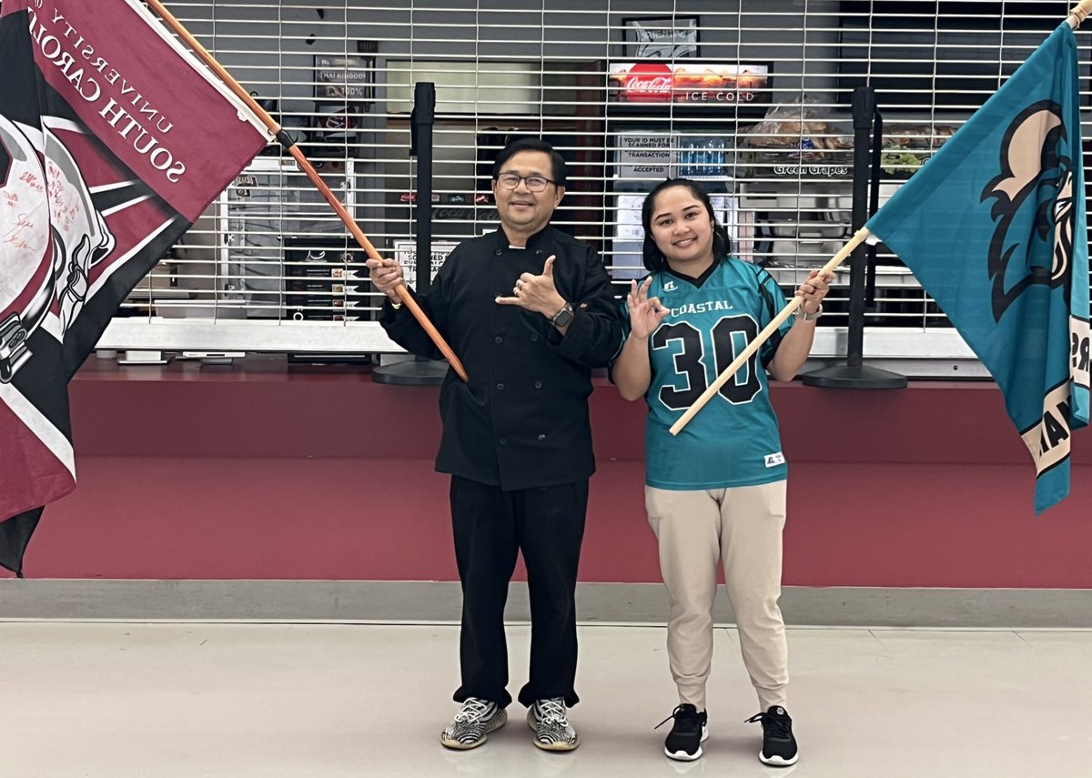 BenBowers33's tweet image. From TK Sam (@TKOriental):

Father and son are Gamecocks: daughter and son-in-law are Chanticleers. Final result is unconditional and endless Love ❤️ 

@JDonati_SC @cmiller05 @Mike_Uva @GamecockFB @CoastalFootball